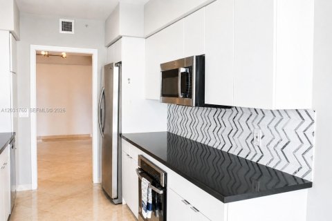 Condo in Sunny Isles Beach, Florida, 2 bedrooms  № 2168348 - photo 21