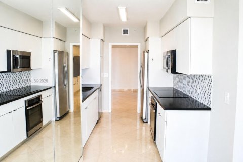 Condo in Sunny Isles Beach, Florida, 2 bedrooms  № 2168348 - photo 22
