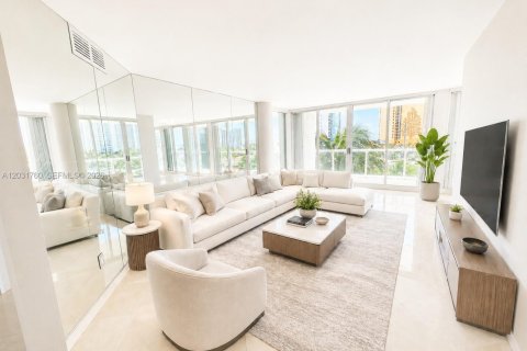 Condo in Sunny Isles Beach, Florida, 2 bedrooms  № 2168348 - photo 4