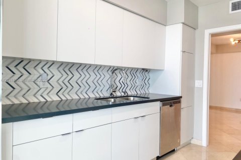 Condo in Sunny Isles Beach, Florida, 2 bedrooms  № 2168348 - photo 19