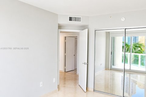 Condo in Sunny Isles Beach, Florida, 2 bedrooms  № 2168348 - photo 12