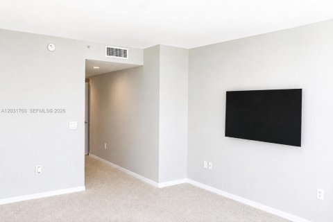 Condo in Sunny Isles Beach, Florida, 2 bedrooms  № 2168348 - photo 26
