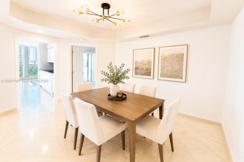 Condo in Sunny Isles Beach, Florida, 2 bedrooms  № 2168348 - photo 11