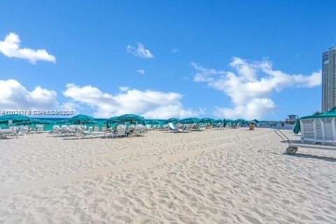 Condo in Sunny Isles Beach, Florida, 2 bedrooms  № 2168348 - photo 2