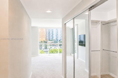 Condo in Sunny Isles Beach, Florida, 2 bedrooms  № 2168348 - photo 27