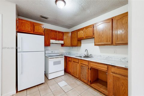 Купить виллу или дом в Хомстед, Флорида 4 спальни, 135.82м2, № 2043514 - фото 7