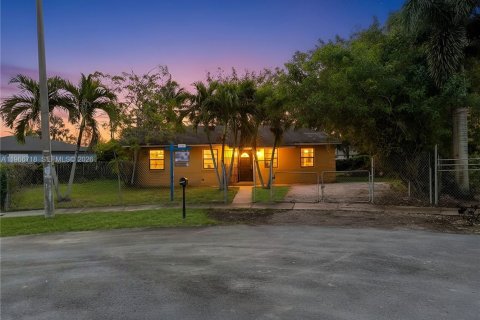 Купить виллу или дом в Хомстед, Флорида 4 спальни, 135.82м2, № 2043514 - фото 2