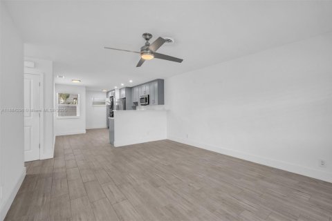 Casa en alquiler en Wilton Manors, Florida, 2 dormitorios, 169.73 m2 № 1930648 - foto 6