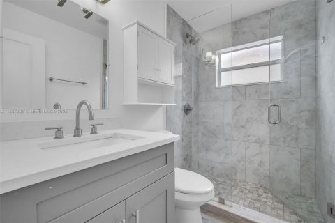 Casa en alquiler en Wilton Manors, Florida, 2 dormitorios, 169.73 m2 № 1930648 - foto 17