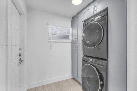 Casa en alquiler en Wilton Manors, Florida, 2 dormitorios, 169.73 m2 № 1930648 - foto 14