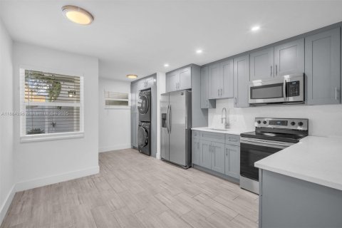 Casa en alquiler en Wilton Manors, Florida, 2 dormitorios, 169.73 m2 № 1930648 - foto 10