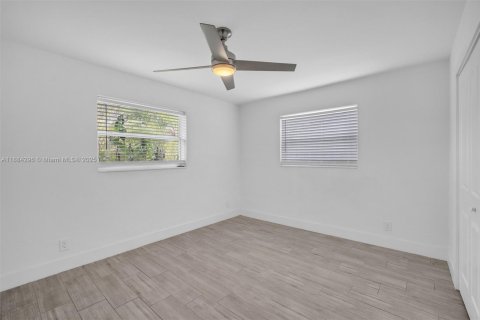 Casa en alquiler en Wilton Manors, Florida, 2 dormitorios, 169.73 m2 № 1930648 - foto 15