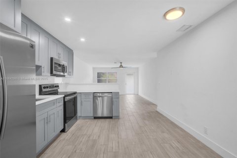 Casa en alquiler en Wilton Manors, Florida, 2 dormitorios, 169.73 m2 № 1930648 - foto 13