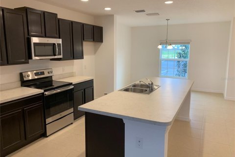 Townhouse in Davenport, Florida 3 bedrooms, 149.2 sq.m. № 1913488 - photo 4