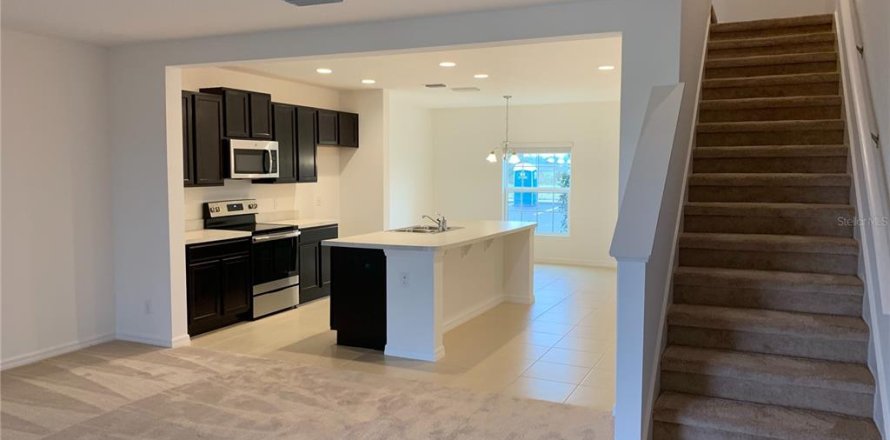 Townhouse in Davenport, Florida 3 bedrooms, 149.2 sq.m. № 1913488