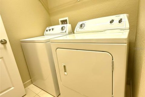 Touwnhouse à louer à Orlando, Floride: 4 chambres, 174.01 m2 № 1901677 - photo 3