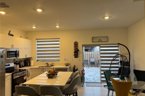 Adosado en alquiler en Homestead, Florida, 3 dormitorios, 123.37 m2 № 2027681 - foto 2