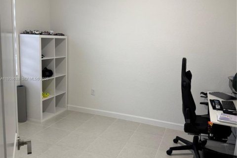 Adosado en alquiler en Homestead, Florida, 3 dormitorios, 123.37 m2 № 2027681 - foto 9