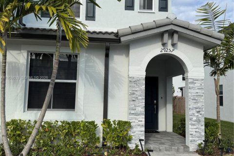 Adosado en Homestead, Florida 3 dormitorios, 123.37 m2 № 2027681