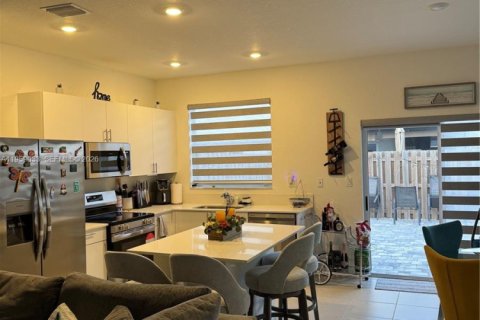 Adosado en alquiler en Homestead, Florida, 3 dormitorios, 123.37 m2 № 2027681 - foto 4