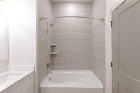 Townhouse in Sarasota, Florida 2 bedrooms, 138.7 sq.m. № 1634392 - photo 22