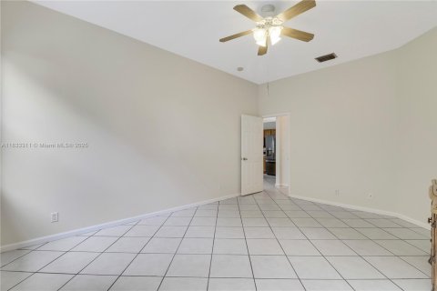 House in Stuart, Florida 3 bedrooms, 154.78 sq.m. № 1818156 - photo 12