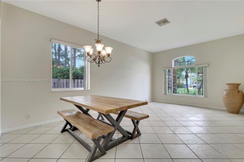 House in Stuart, Florida 3 bedrooms, 154.78 sq.m. № 1818156 - photo 9