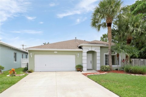 House in Stuart, Florida 3 bedrooms, 154.78 sq.m. № 1818156 - photo 2