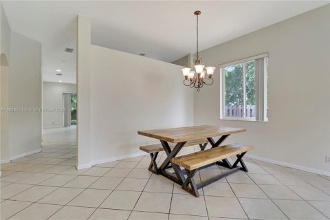 House in Stuart, Florida 3 bedrooms, 154.78 sq.m. № 1818156 - photo 10