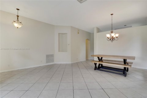 House in Stuart, Florida 3 bedrooms, 154.78 sq.m. № 1818156 - photo 7