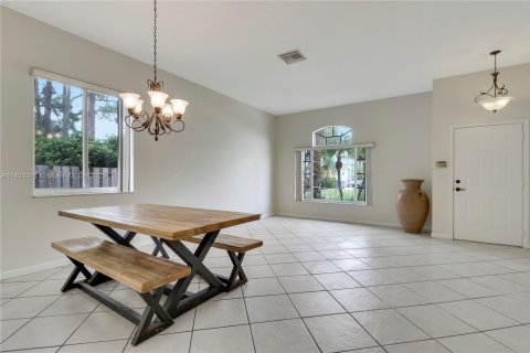House in Stuart, Florida 3 bedrooms, 154.78 sq.m. № 1818156 - photo 8