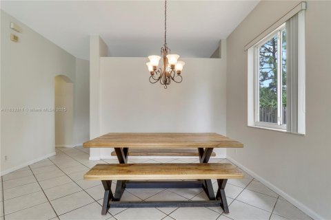 House in Stuart, Florida 3 bedrooms, 154.78 sq.m. № 1818156 - photo 11