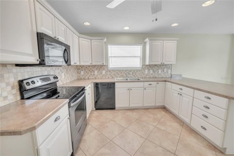 House in The Villages, Florida 3 bedrooms, 172.89 sq.m. № 1795064 - photo 10