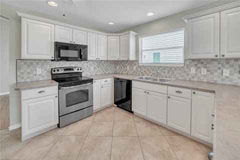 House in The Villages, Florida 3 bedrooms, 172.89 sq.m. № 1795064 - photo 12