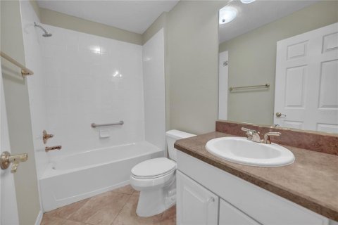 House in The Villages, Florida 3 bedrooms, 172.89 sq.m. № 1795064 - photo 30