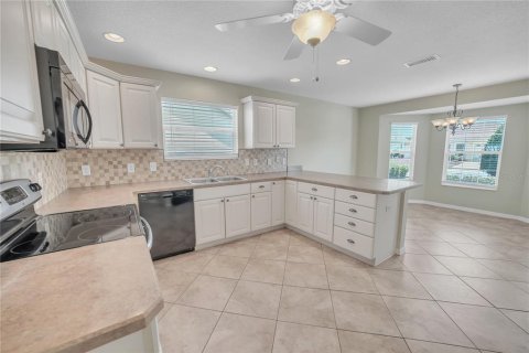 House in The Villages, Florida 3 bedrooms, 172.89 sq.m. № 1795064 - photo 11