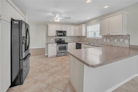 House in The Villages, Florida 3 bedrooms, 172.89 sq.m. № 1795064 - photo 13