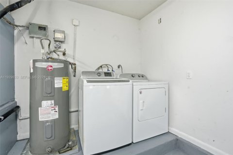 Casa en venta en Homestead, Florida, 3 dormitorios, 182.83 m2 № 1988537 - foto 29