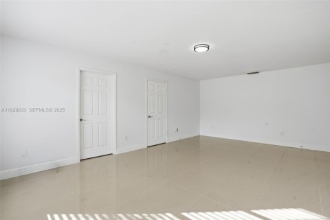 Casa en venta en Homestead, Florida, 3 dormitorios, 182.83 m2 № 1988537 - foto 13