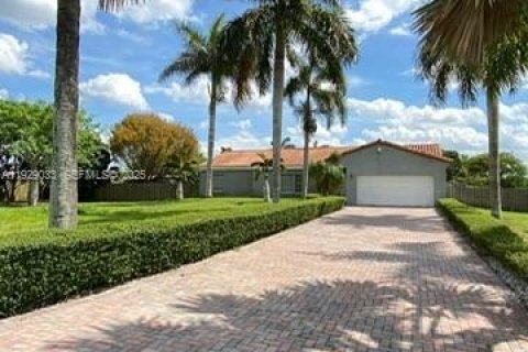 Casa en venta en Homestead, Florida, 3 dormitorios, 182.83 m2 № 1988537 - foto 1
