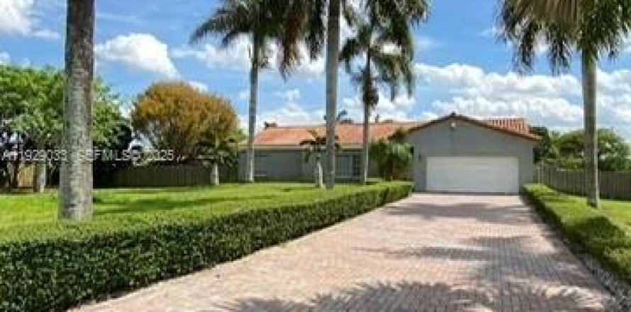 Casa en Homestead, Florida 3 dormitorios, 182.83 m2 № 1988537