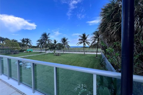 Condo in Surfside, Florida, 1 bedroom  № 1811521 - photo 4