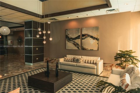 Condo in Surfside, Florida, 1 bedroom  № 1811521 - photo 12