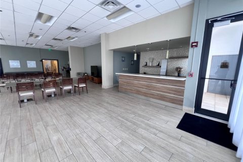 Condo in Surfside, Florida, 1 bedroom  № 1811521 - photo 10