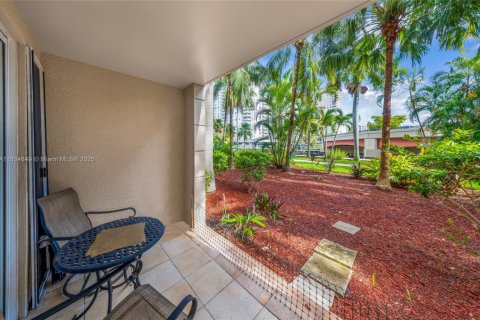 Condo in Sunny Isles Beach, Florida, 2 bedrooms  № 1817660 - photo 6