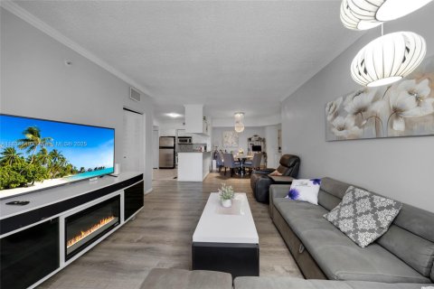 Condo in Sunny Isles Beach, Florida, 2 bedrooms  № 1817660 - photo 18