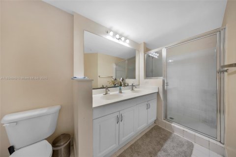 Condo in Sunny Isles Beach, Florida, 2 bedrooms  № 1817660 - photo 15