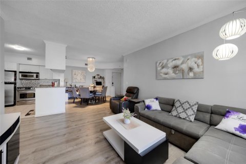 Condo in Sunny Isles Beach, Florida, 2 bedrooms  № 1817660 - photo 19