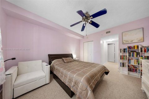 Condo in Sunny Isles Beach, Florida, 2 bedrooms  № 1817660 - photo 12