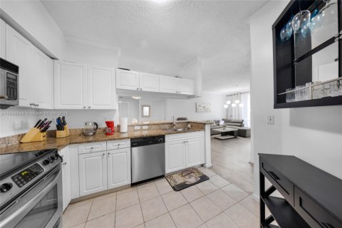 Condo in Sunny Isles Beach, Florida, 2 bedrooms  № 1817660 - photo 16
